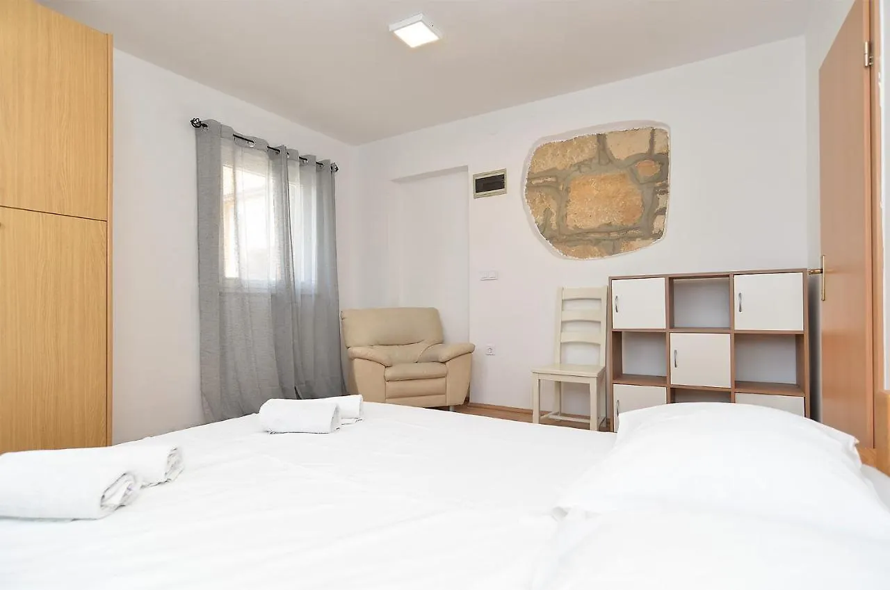 House Dragan 1231 Holiday home
